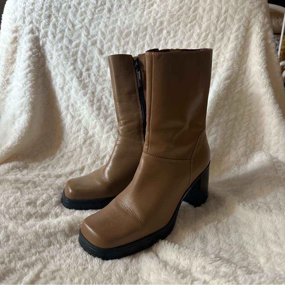 Tommy Hilfiger Vintage Tan Leather Boot Size 9
